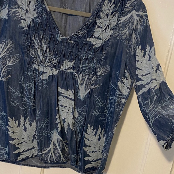 Blue Leaf Print Women's Top - Picture 5 of 7